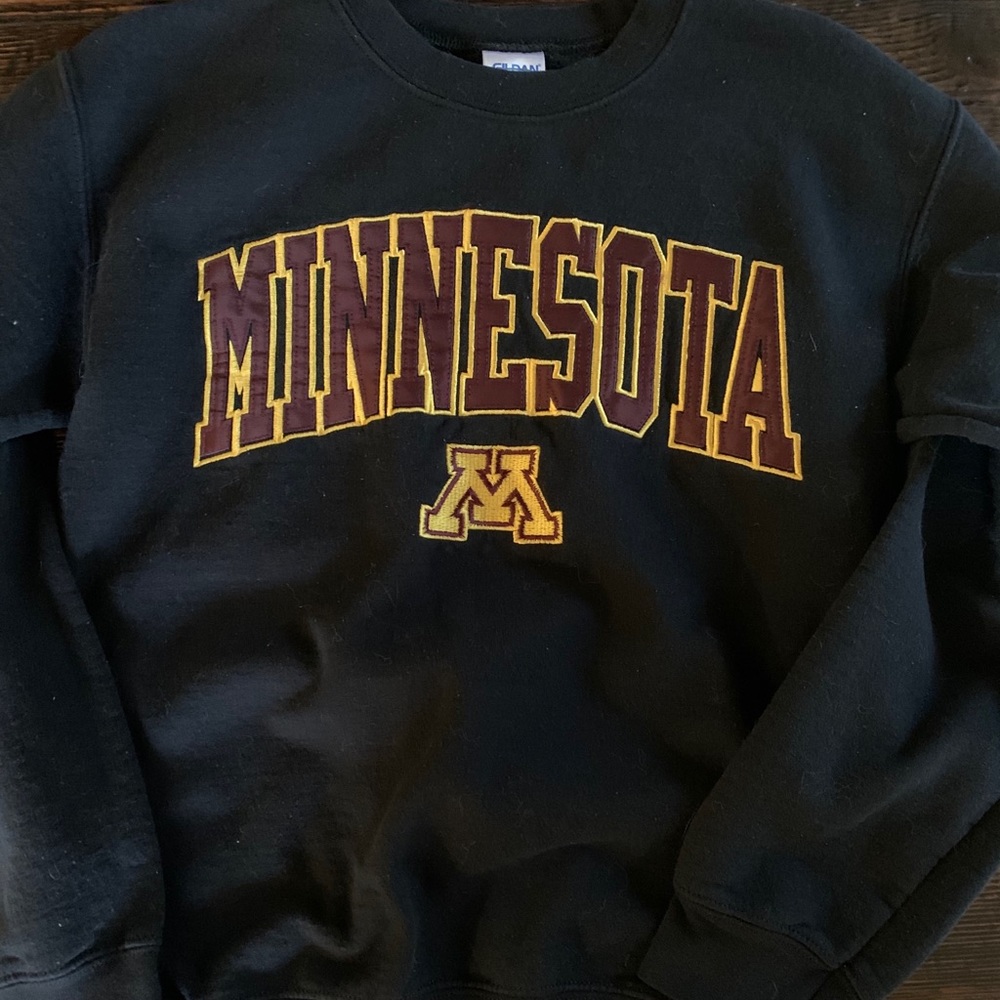 Black University of Minnesota sweatshirt